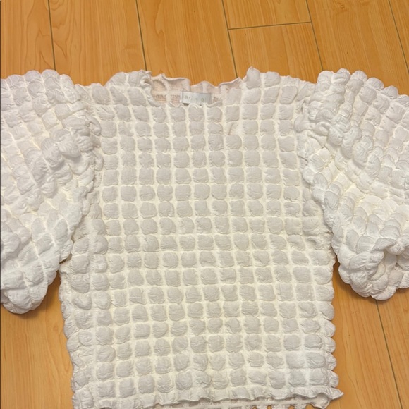 Elegant White Textured Women's Top - Picture 1 of 2